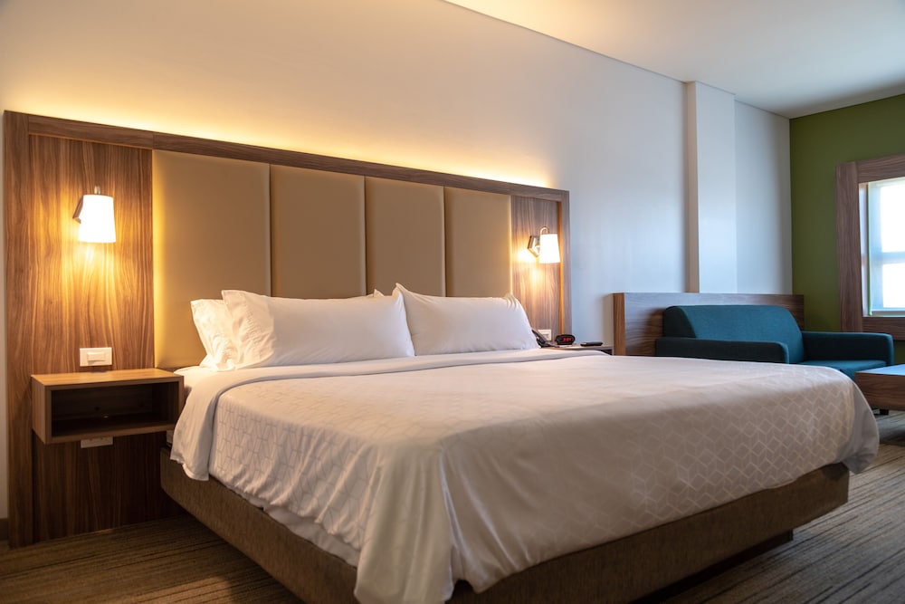 Holiday Inn Express & Suites Ensenada Centro by IHG