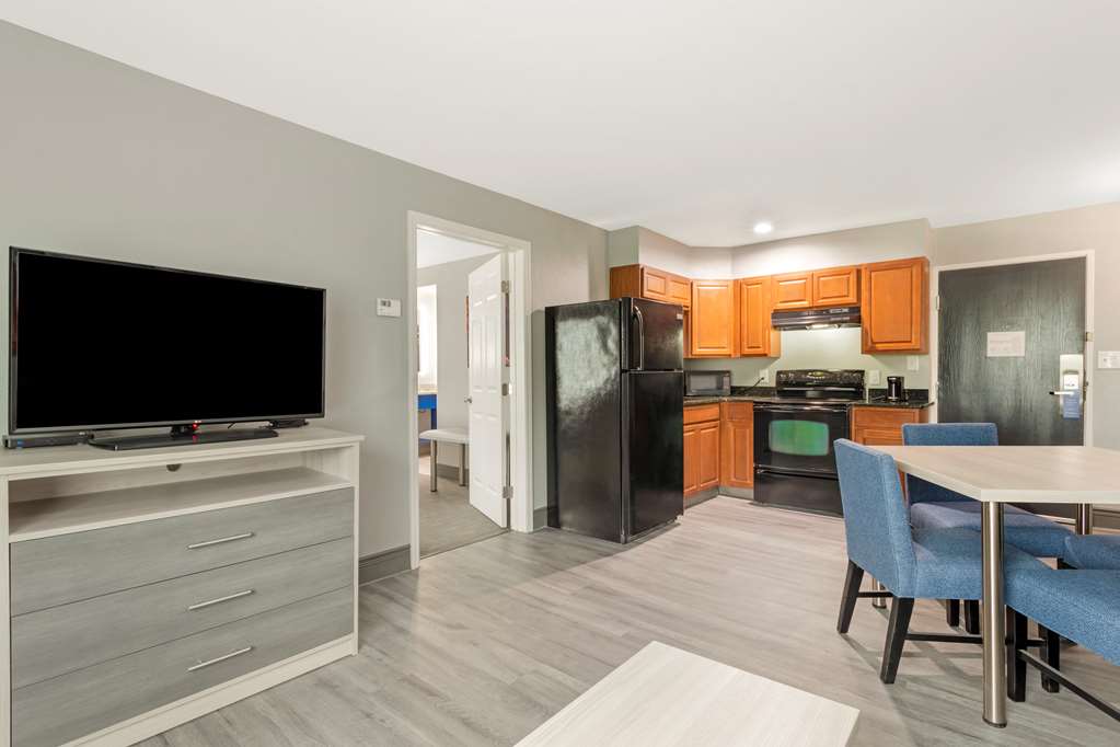 Best Western Plus Magnolia Inn Suites - photo 3