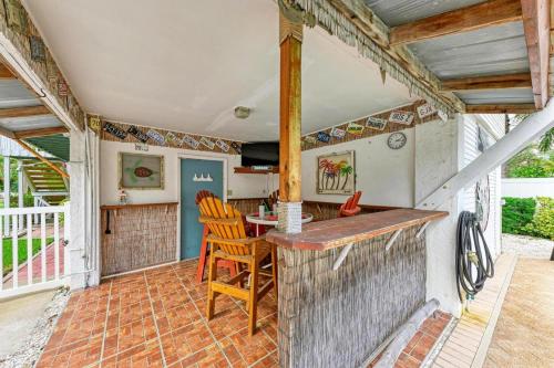 Island Breeze 119 Beach Ave in Anna Maria, United States