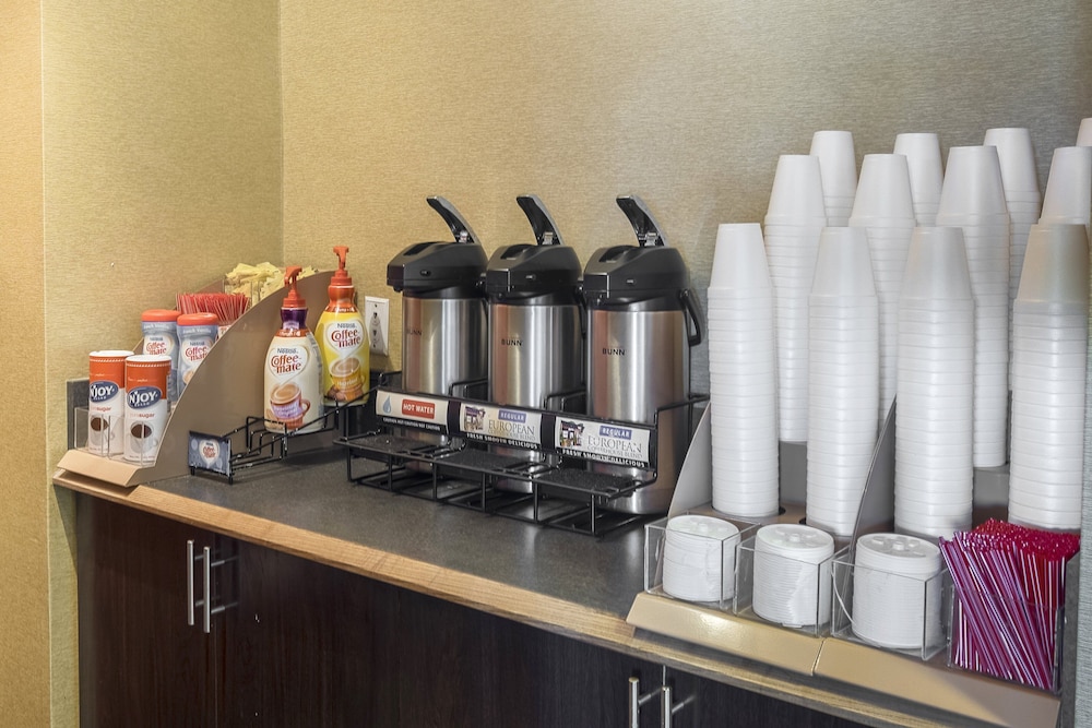 Red Roof Inn PLUS Boston Logan - photo 33