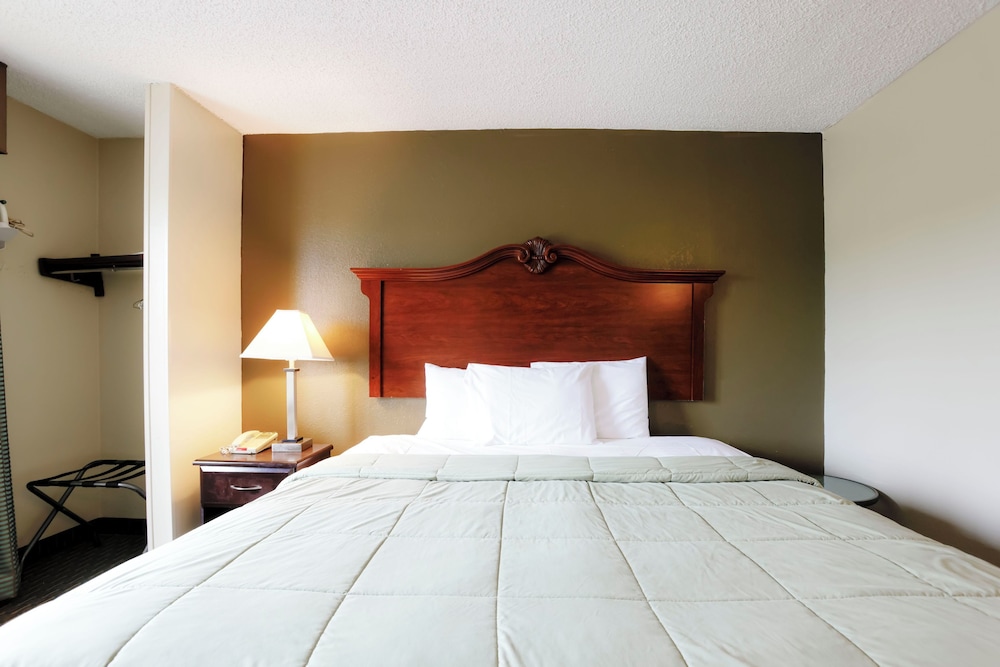 Copley Inn & Suites By OYO Akron OH - photo 17