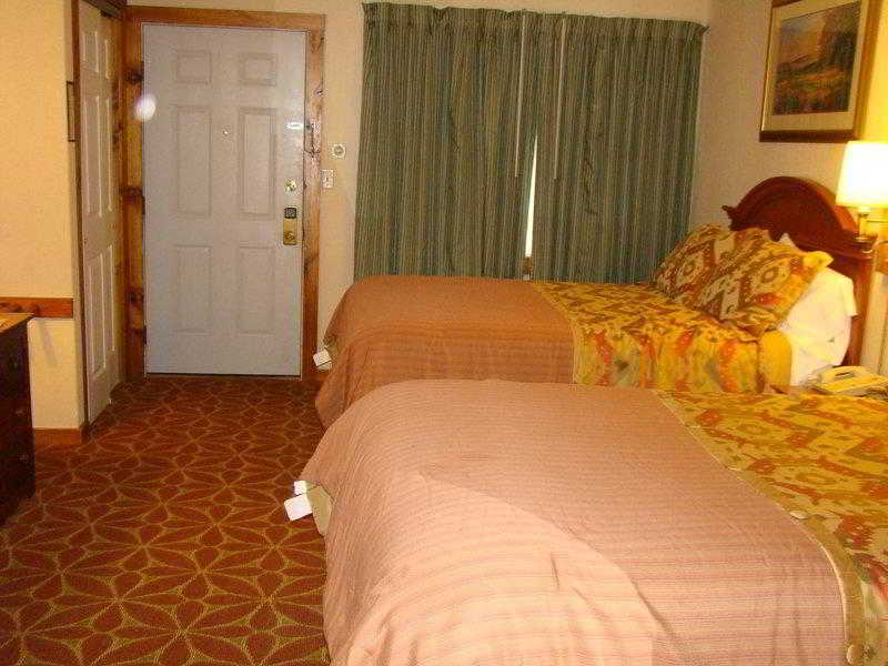 Ludlow Colonial Motel - photo 11