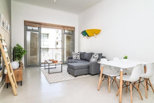 Muizenberg Coastal Hideaway by Surfers Corner