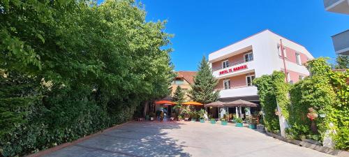 Hotel Te Sadiku — hotel in Gramsh