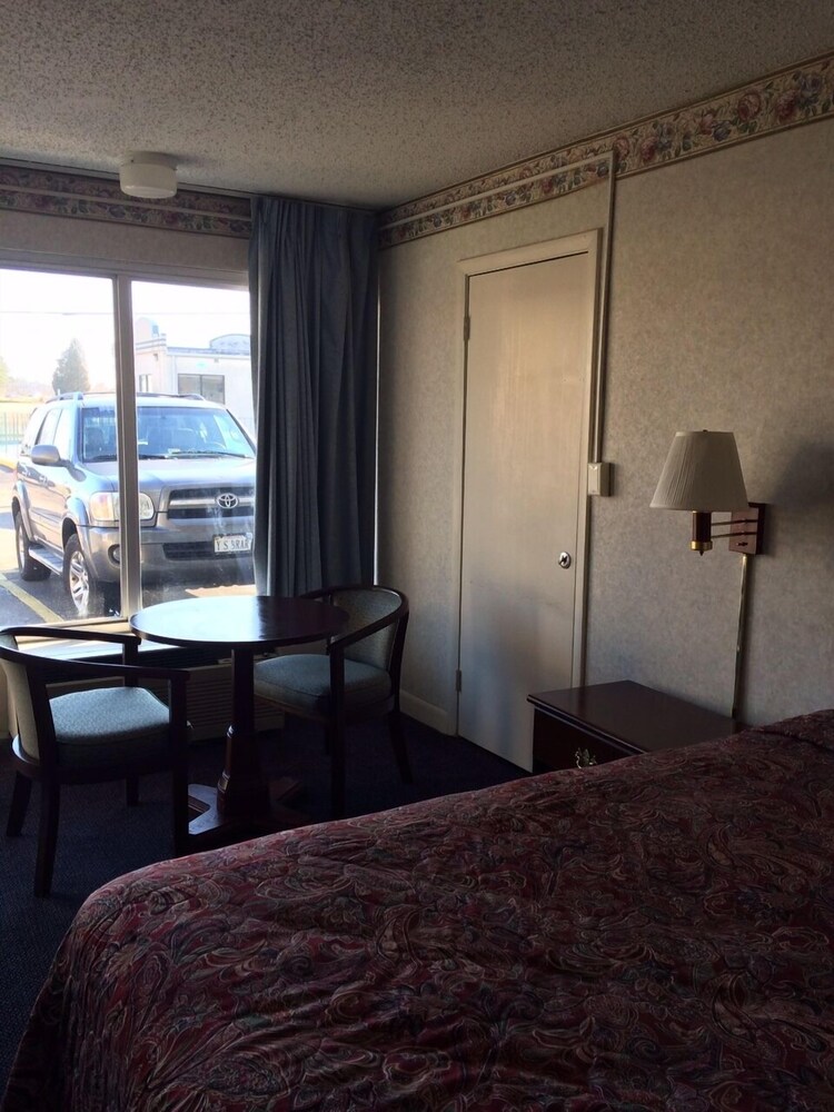 All Day Inn - photo 9