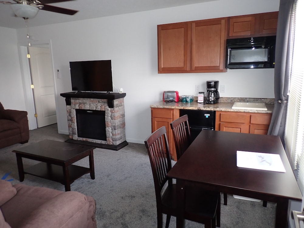 Pleasant Grove Inn - photo 15