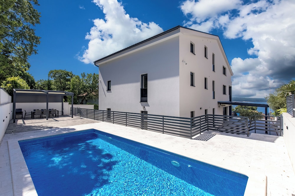 Pool Apartment Sunset With Sea View — 4-Star Luxury Hotel in Crikvenica, Croatia