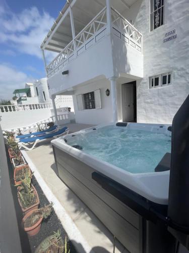 Villa Carmiña — 4-Star Luxury Hotel in Puerto Del Carmen, Spain