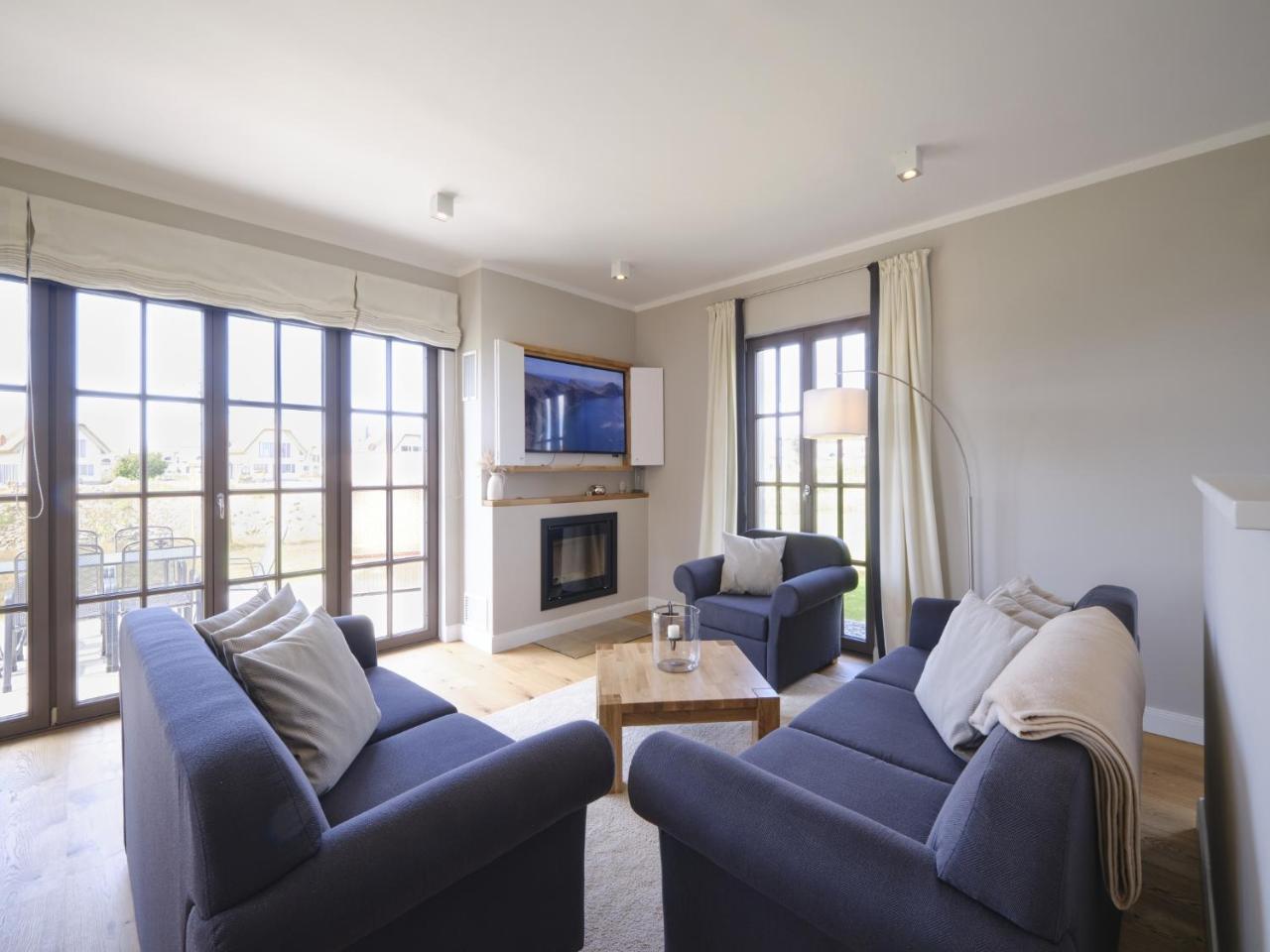 Reetland am Meer Luxus Reetdachvilla mit 3 Schlafzimmern Sauna und Kamin H18 in Dranske, Germany