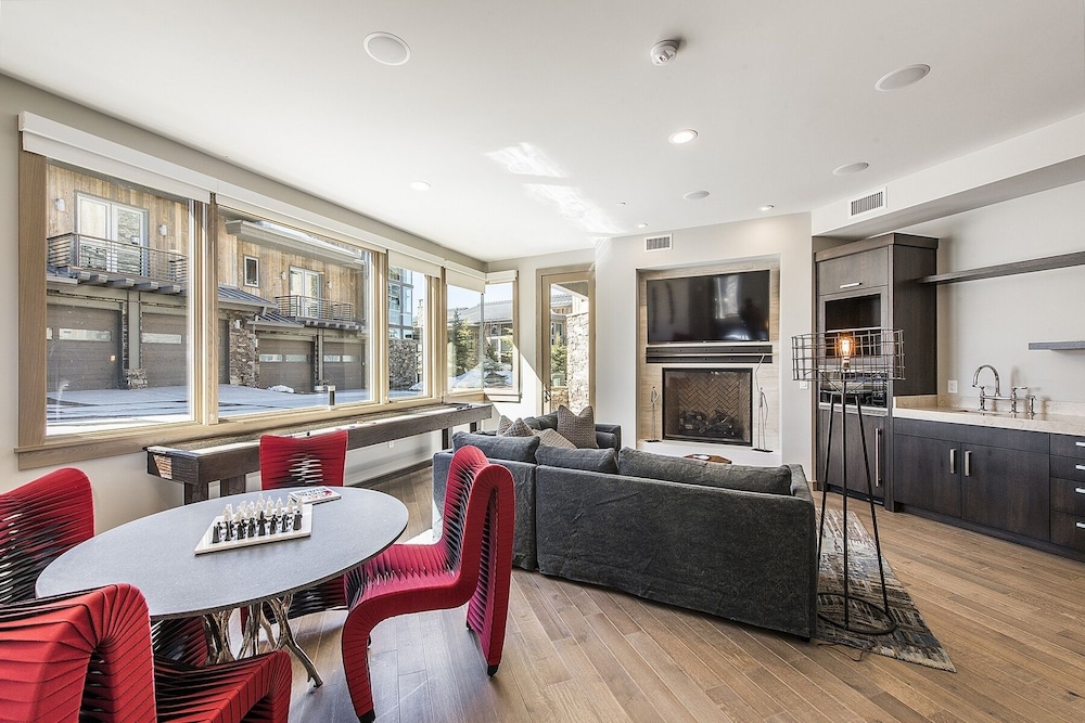 Platinum Four Bedroom Suite 4 Apartment Hotel by RedAwning - photo 9