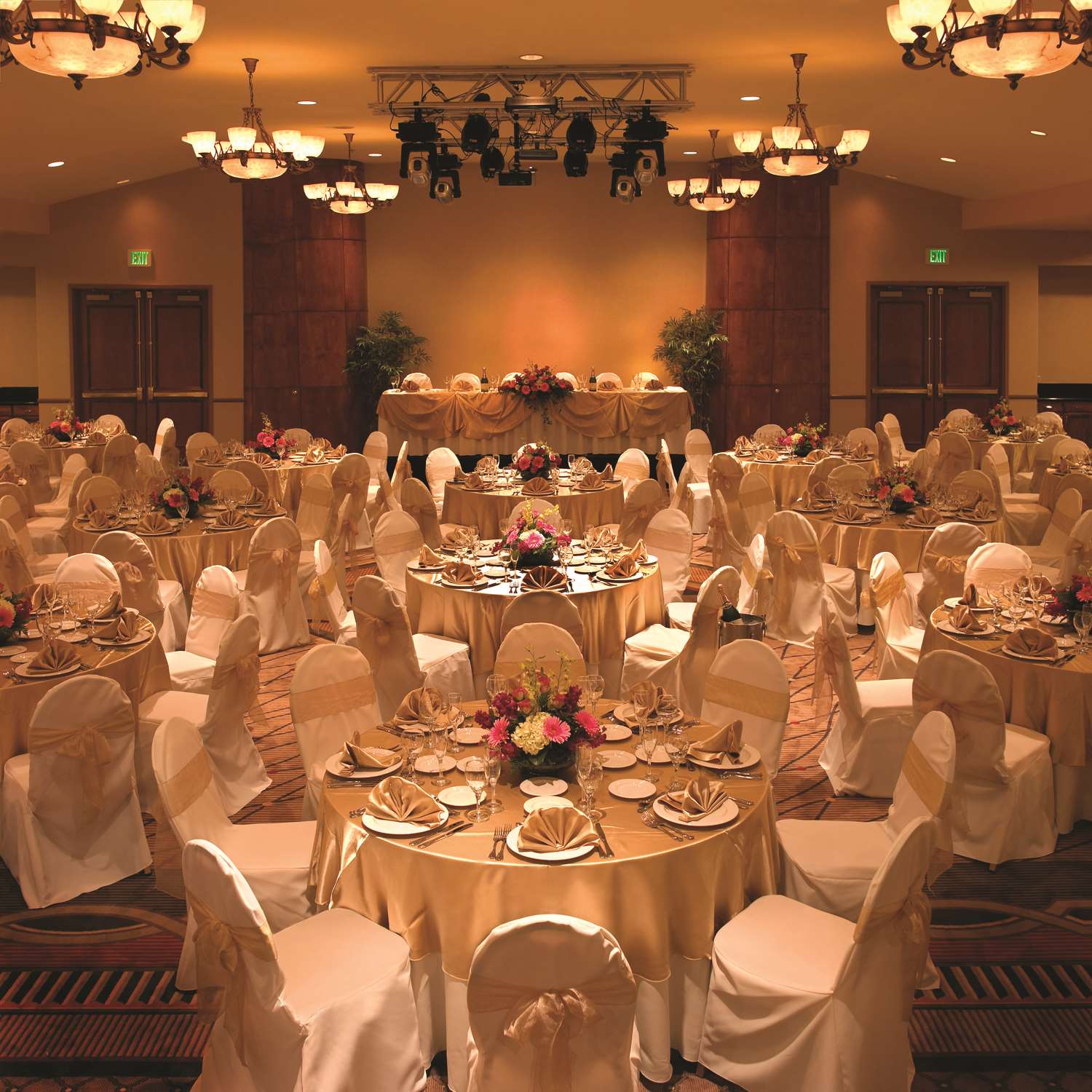 DoubleTree by Hilton Claremont - photo 16