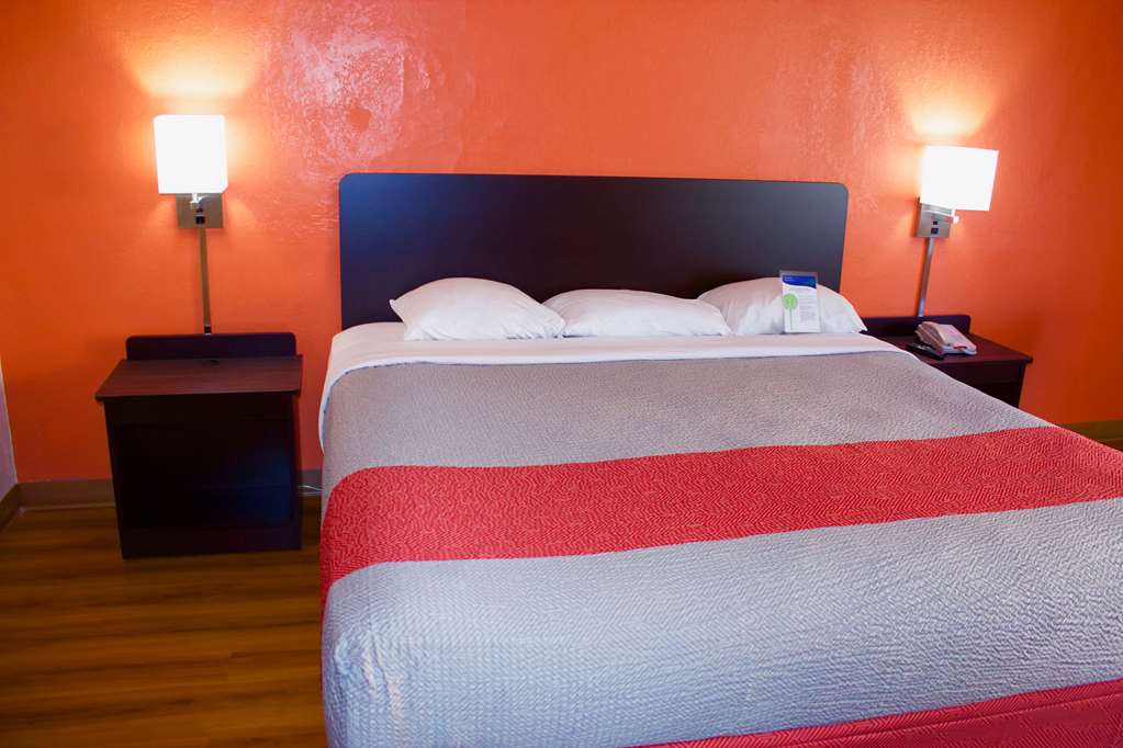 Motel 6 New Stanton PA - photo 12