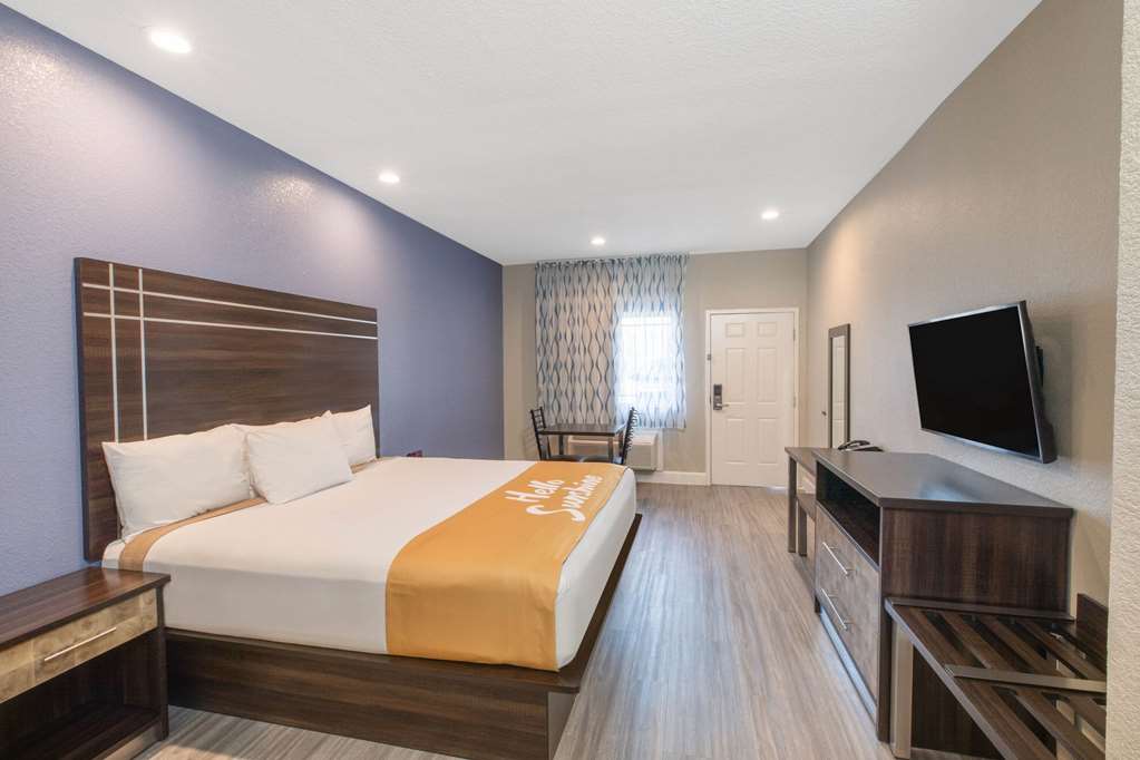 Days Inn & Suites by Wyndham La Porte - photo 9