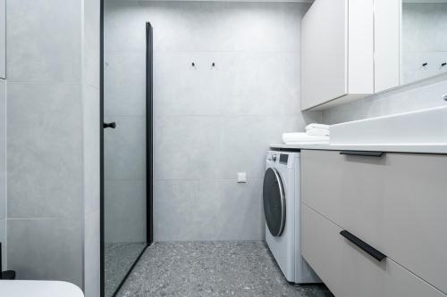 Dream Stay Modern Design Apartments with Balcony & Free parking