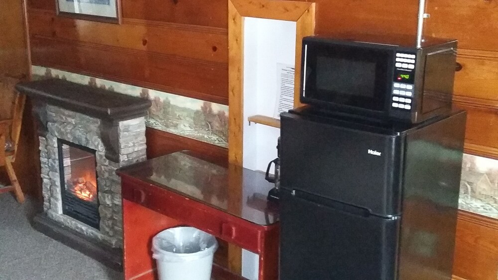 Headwaters Motel - photo 11