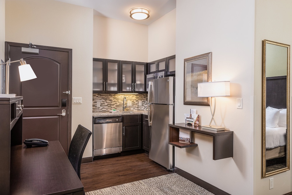 Staybridge Suites Eau Claire Altoona by IHG - photo 12