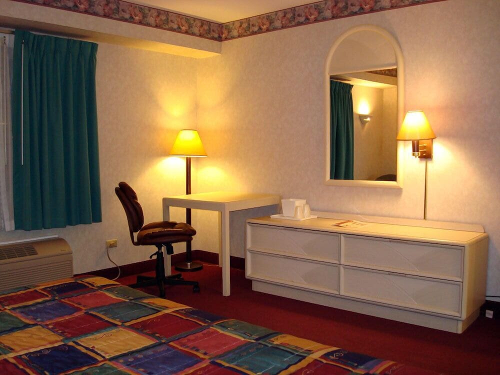 O'Hare Inn & Suites - photo 7