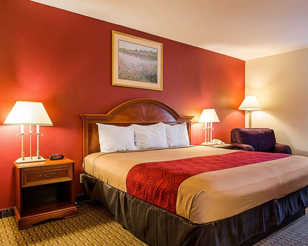 Econo Lodge Richmond North - photo 15