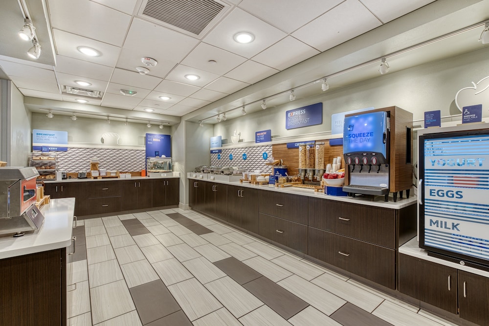 Holiday Inn Express & Suites Manitou Springs by IHG - photo 50