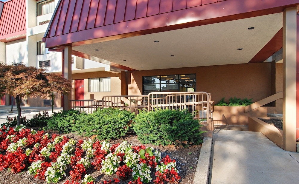 Red Roof Inn Cleveland Airport Middleburg Heights - photo 24