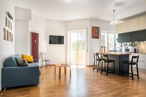 Cozy flat 2 bedrooms 2 bathrooms with balcony — 4-Star Luxury Hotel in Rome, Italy