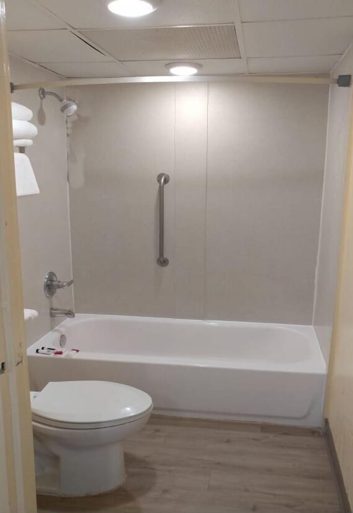 Days Inn by Wyndham Panama City Beach Beachfront Resort - photo 33