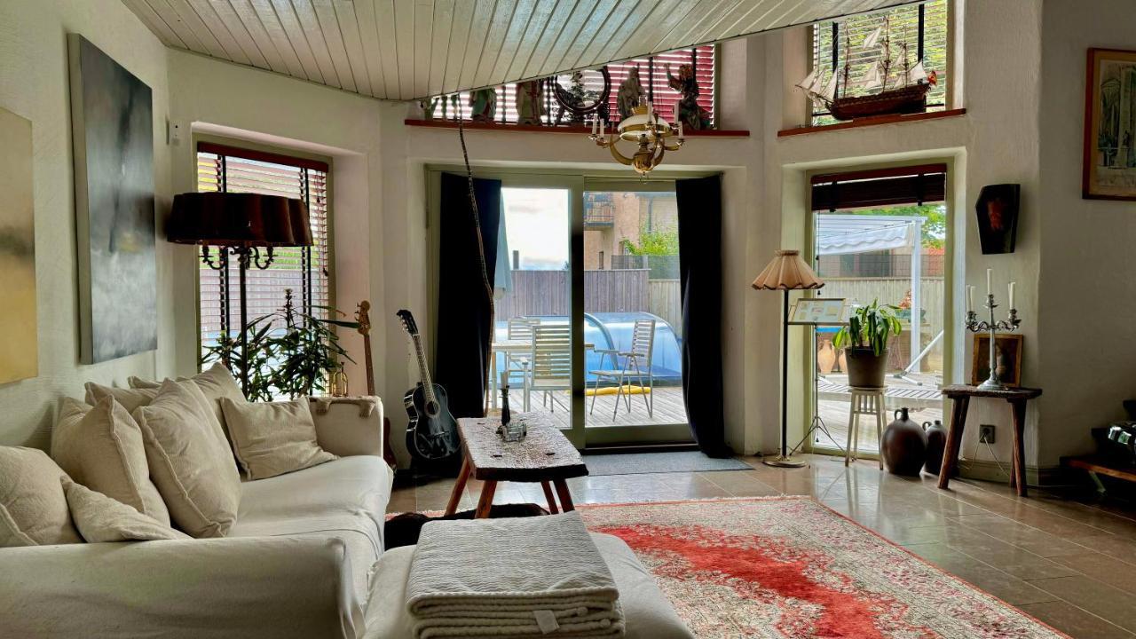 Unikt boende i egen del av hus nära stad och strand in Ystad, Sweden