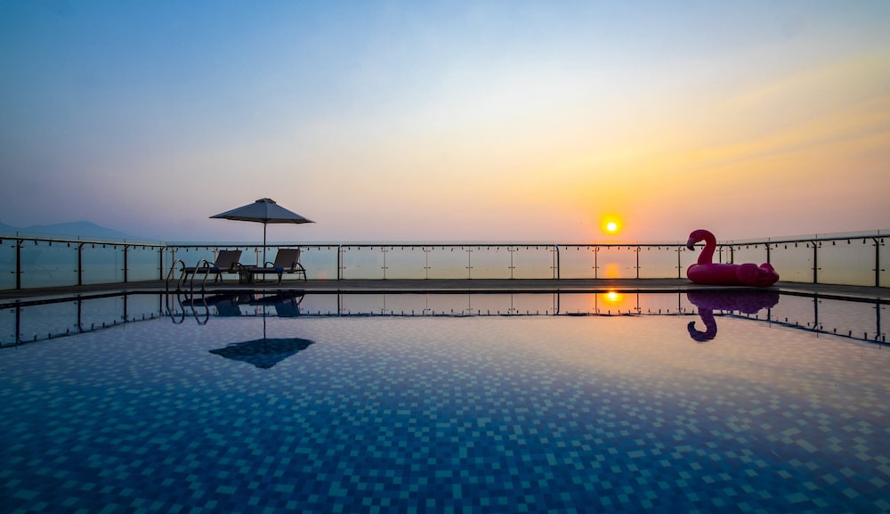 Serene Beach Hotel - last minute hotel in Da Nang