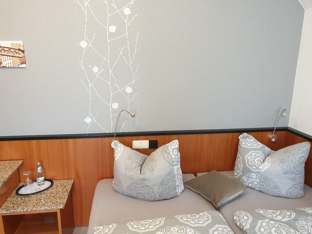 Hotel Sonnenschein — hotel in Bad Liebenwerda