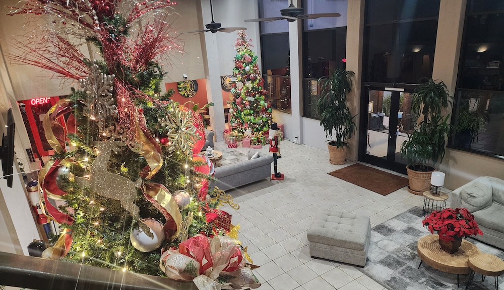 Mariposa Hotel - photo 3