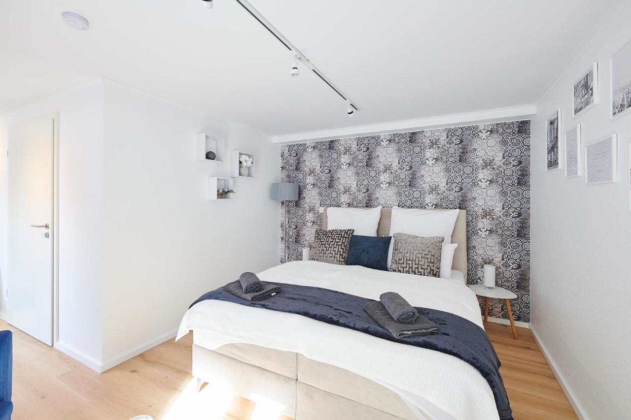 Stilvolles Apartment ruhig 24 7 Self Check in WLAN top Parkplatz an der Strasse Bushaltestelle vor Haus — 4-Star Luxury Hotel in Goettingen, Germany