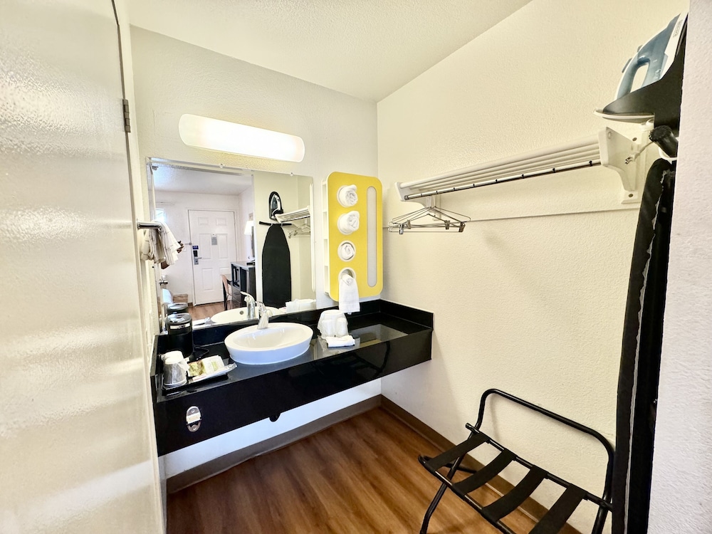 Studio 6 Suites Bellflower Ca Los Angeles - photo 10