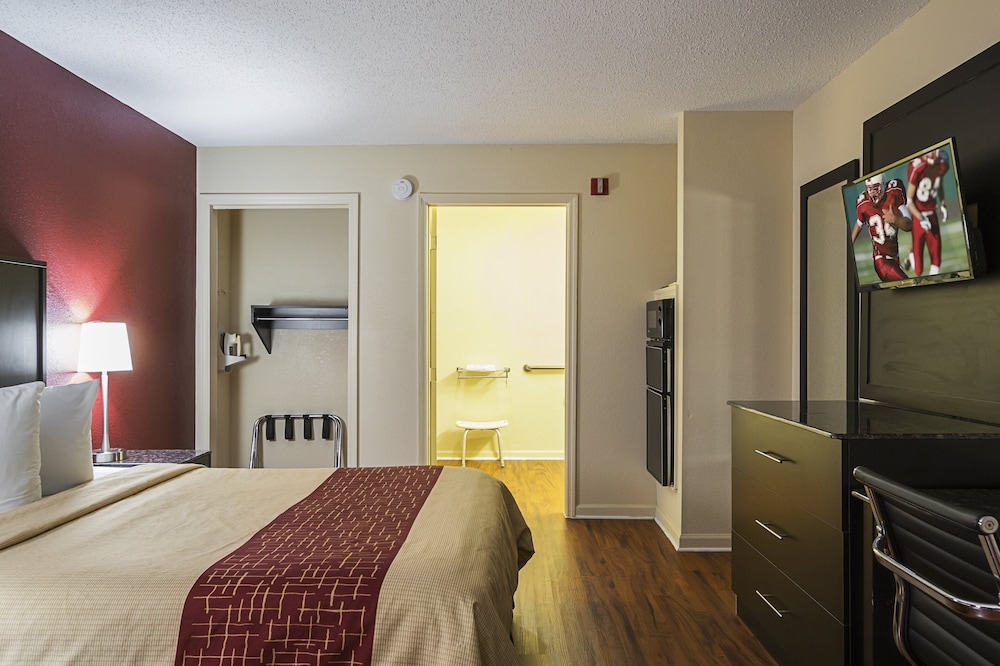 Red Roof Inn & Suites Scottsboro - photo 11