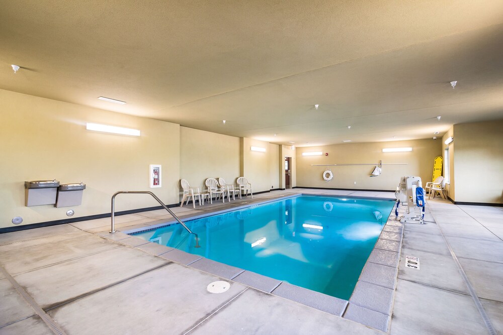 Cobblestone Hotel & Suites Victor - photo 23