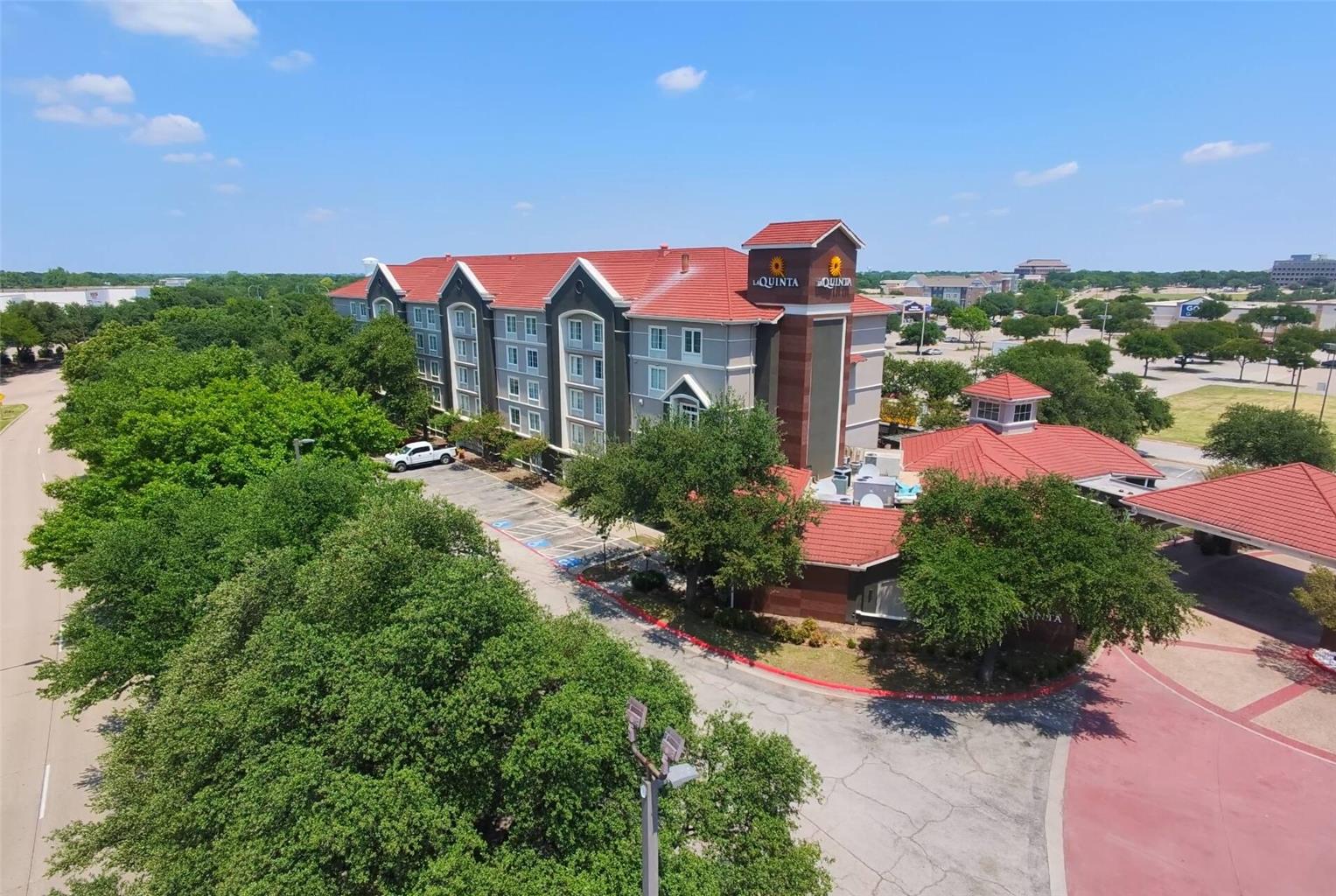 La Quinta Inn & Suites by Wyndham Dallas Arlington South - photo 3