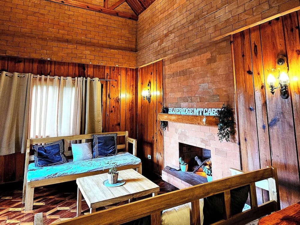 Room cozy Premium Family Room 2B 2ndf — hotel near Loakan Airport