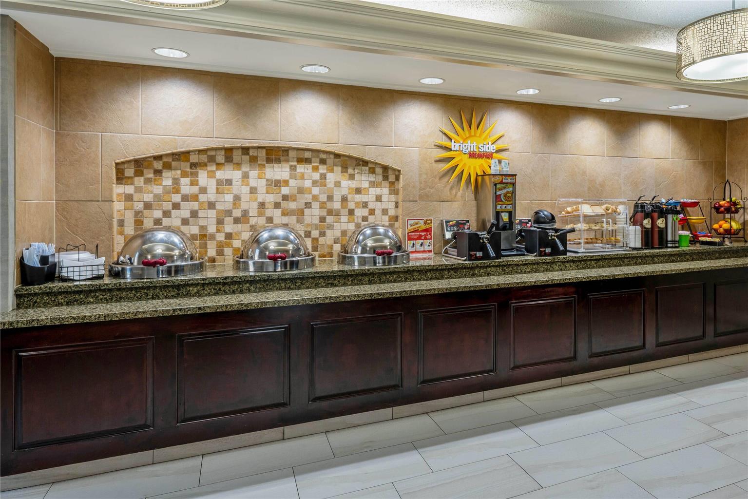 La Quinta Inn & Suites by Wyndham Dallas I 35 Walnut Hill Ln - photo 30