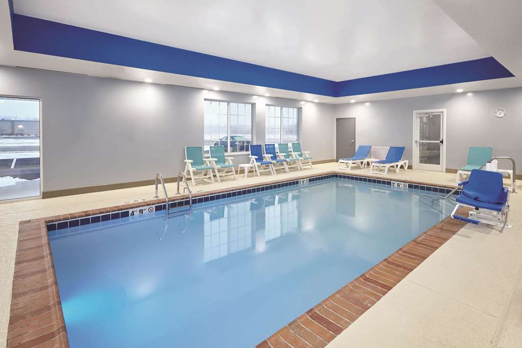 La Quinta Inn & Suites by Wyndham Springfield IL - photo 16