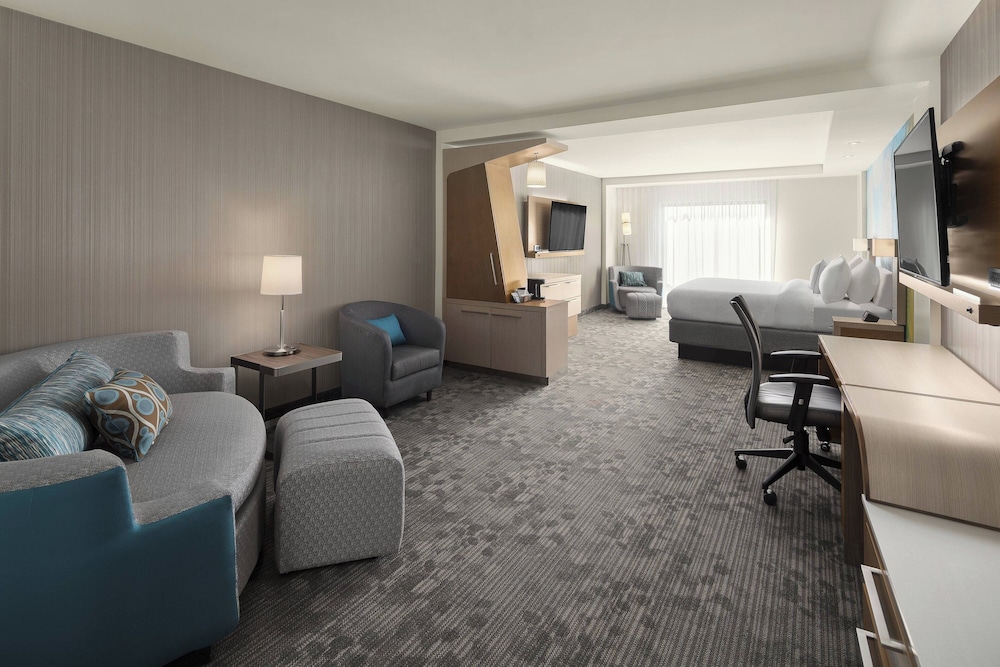 Courtyard By Marriott Seattle Northgate - photo 7