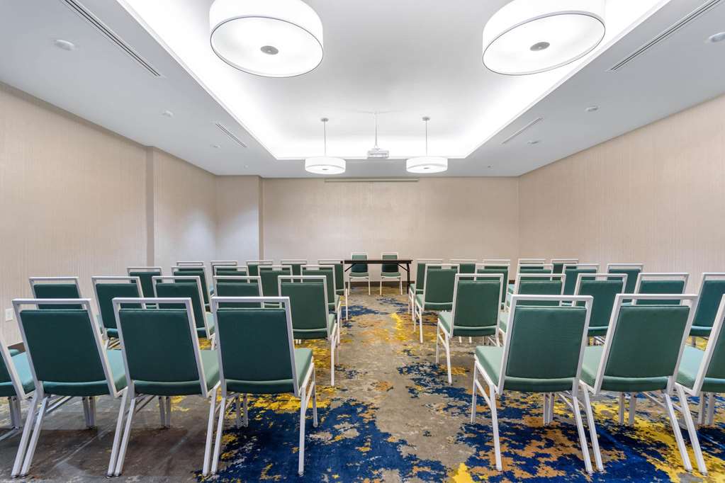 La Quinta Inn & Suites by Wyndham Orlando IDrive Theme Parks - photo 27