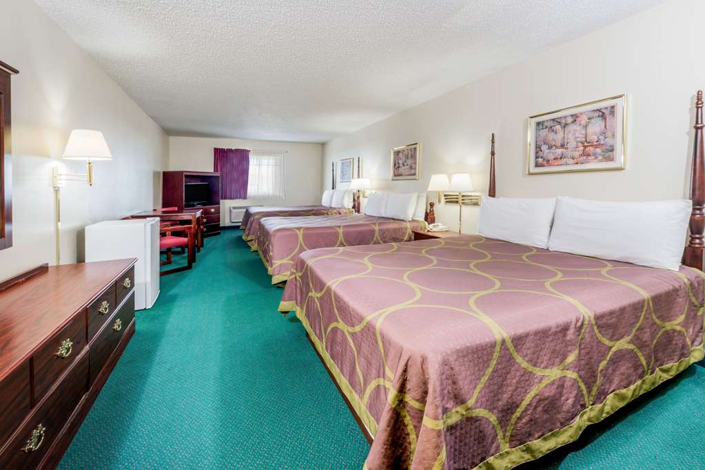 Super 8 by Wyndham Jerseyville - photo 12