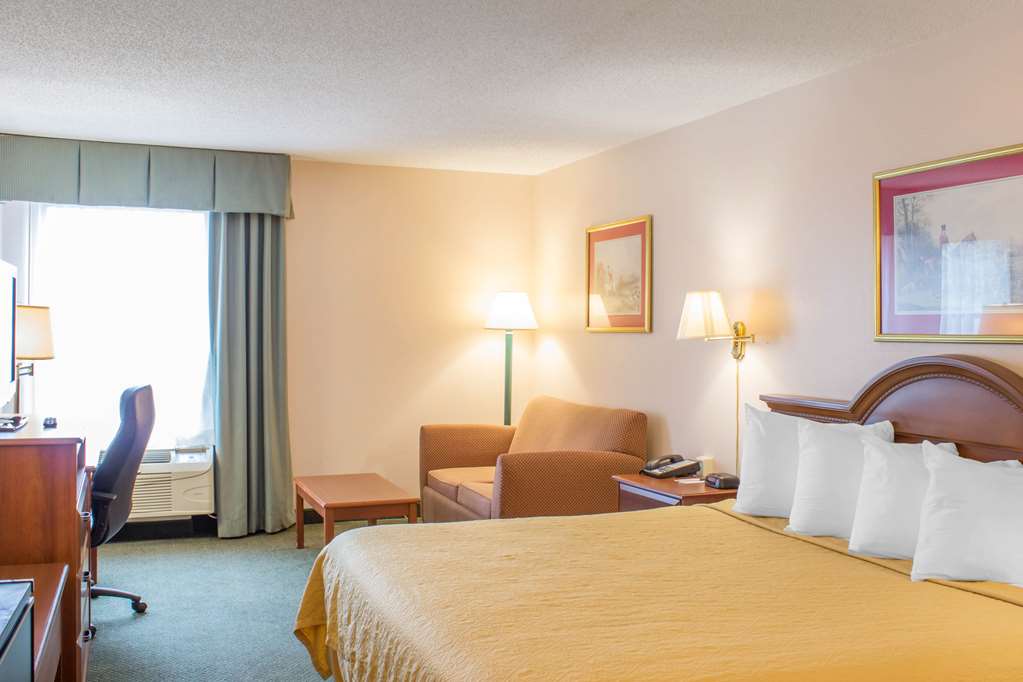 Econo Lodge Raleigh near Walnut Creek Amphitheatre - photo 23