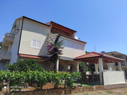 Villa Antonio — 4-Star Luxury Hotel in Jelsa, Croatia