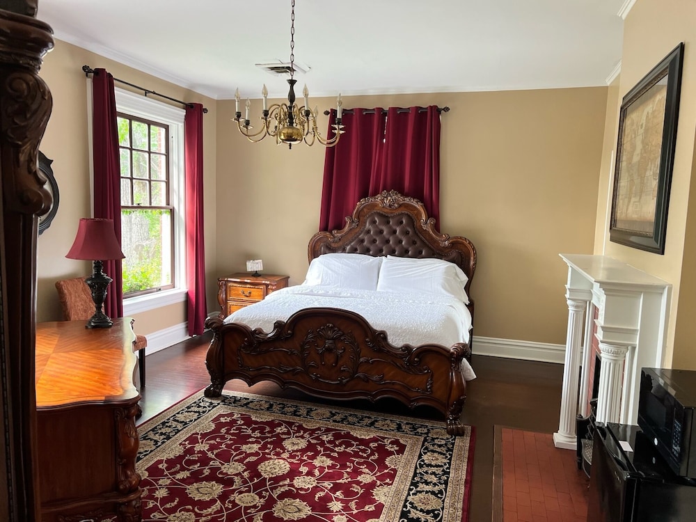 Huffman Manor Inn - photo 9