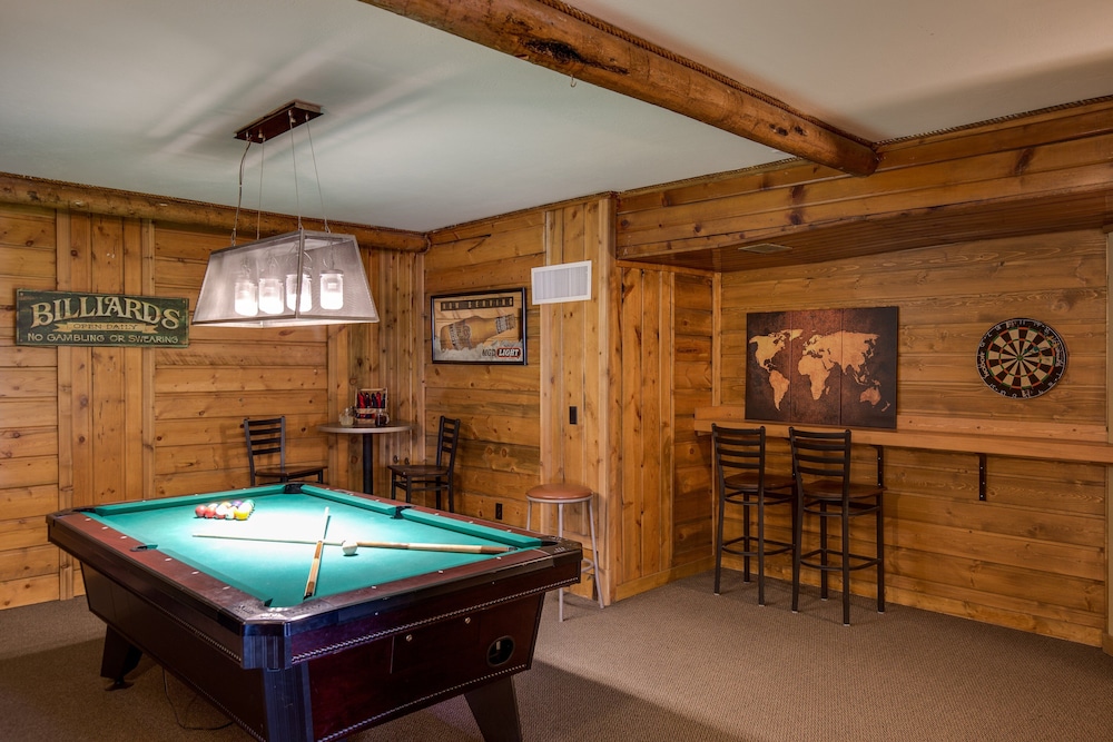 Snake River Roadhouse by KABINO Air Conditioning WiFi Bar Below Pool Table Shuffleboard Yummy Food - photo 10