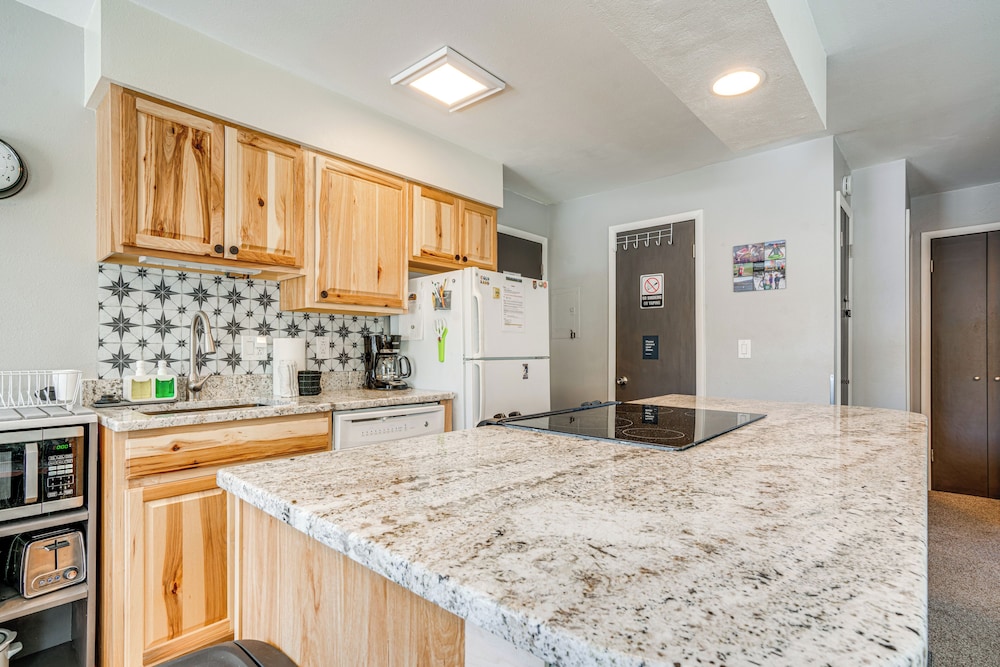 7 Mi To Ski Resort Dillon Condo with Mtn Views - photo 11