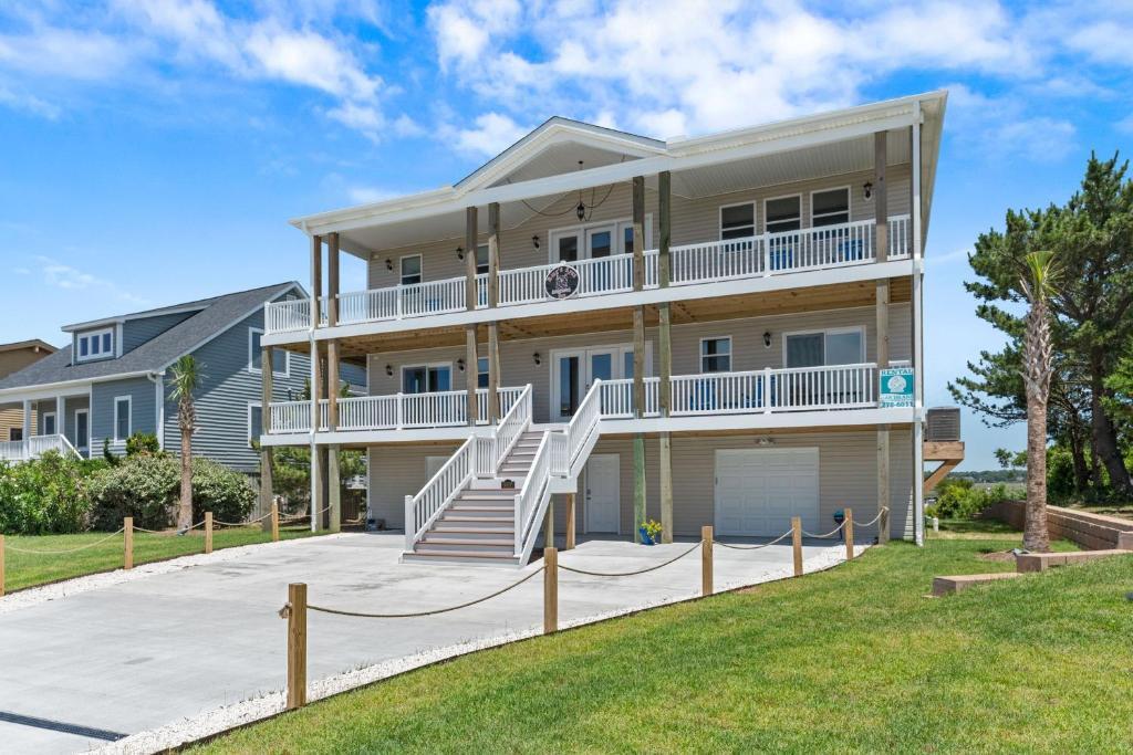 Kings Lynn Inn by Oak Island Accommodations - featured photo