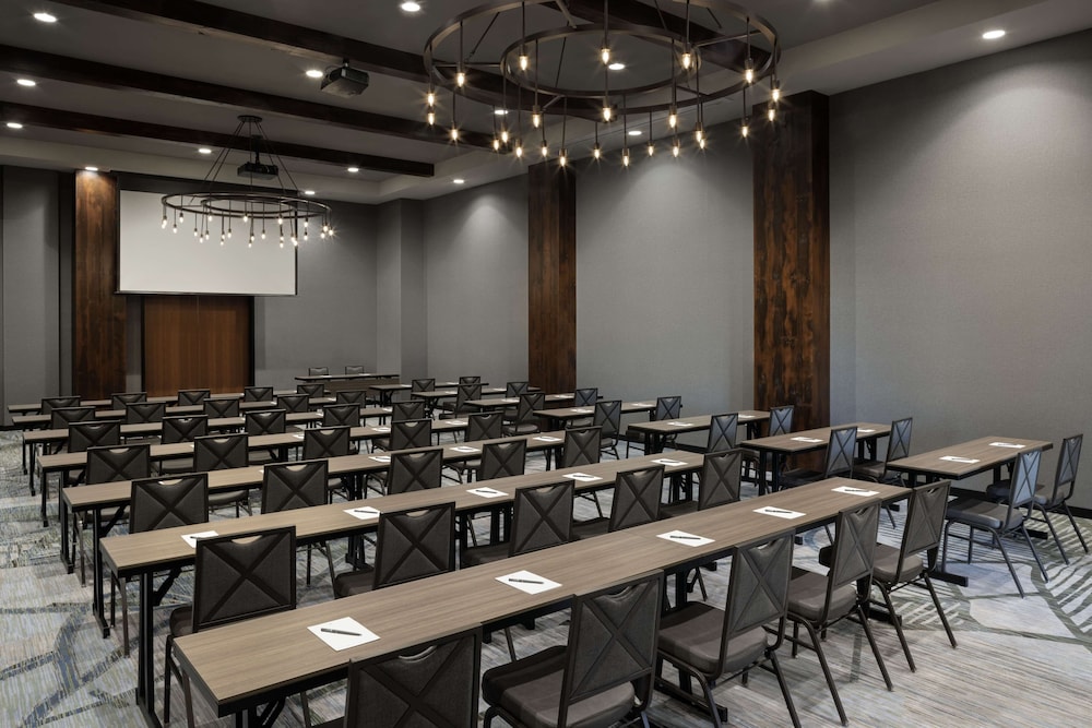 Embassy Suites by Hilton Bowling Green - photo 43