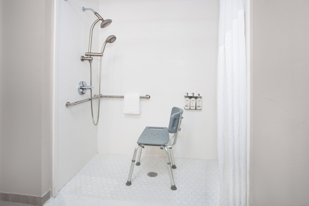 Holiday Inn Express & Suites Port Washington by IHG - photo 30