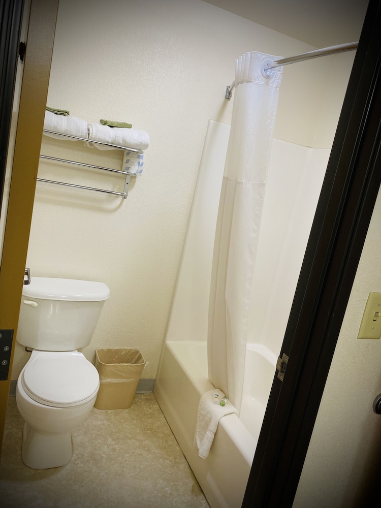 Herington Inn & Suites - photo 20